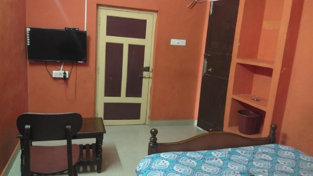 Family Guest House Near Bus-Stand Pondicherry Exterior photo